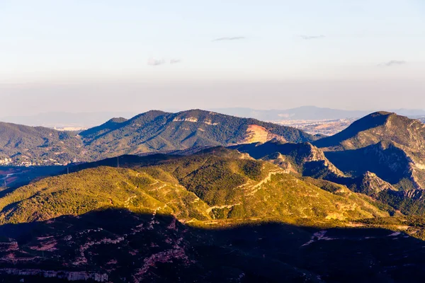 Noite Nas Montanhas Sol Ilumina Picos Planícies Estão Sombra Espanha — Fotografia de Stock