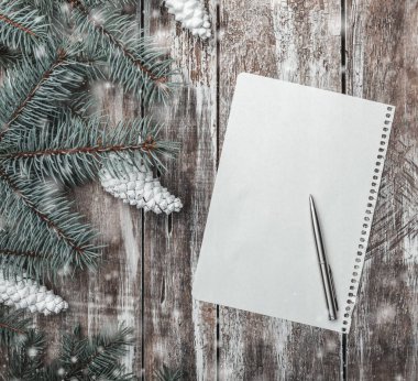 Yılbaşı tebrik kartı alan nerede Noel Baba için bir mesaj bırakabilir miyim eski ahşap zemin üzerine.