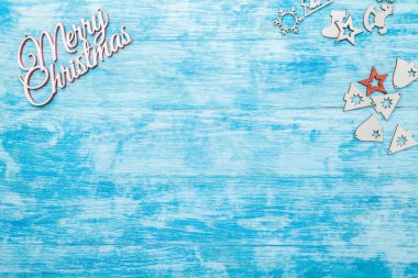 Neşeli Noel işareti, görüntülemek üstten yukarıda, düz, boyalı, mavi ahşap arka plan boşluk metin dilek için Noel tebrik kartı