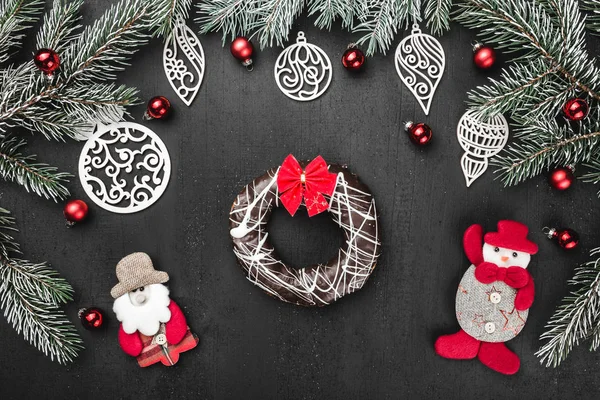 Upper Top View Donut Handmade Snowman Santa Wooden Toys Evergreen — Stock Photo, Image