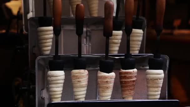 Preparation Hotdog Dumplings Rotating Dough Cornulete Specialized Device Baking Horn — Stock Video