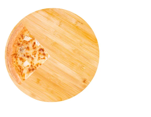 Шматочок Піци Ять Сирів Бамбуковому Дні Ізольовані Вид Зверху Простір — стокове фото