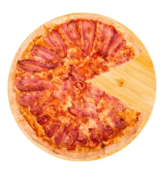 Bacon Pizza Sem Fatia Fundo Bambu Isolado Branco — Fotografia de Stock