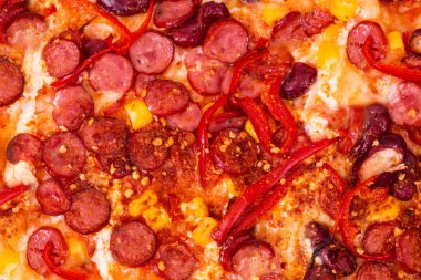 Meksika usulü pizza, kapia ve kırmızı biberli, en iyi manzara.