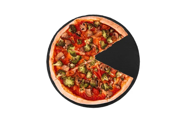 Pizza Warzywami Wegetariańskimi Bez Plasterka Dole Łupka Widok Góry Izolowany — Zdjęcie stockowe