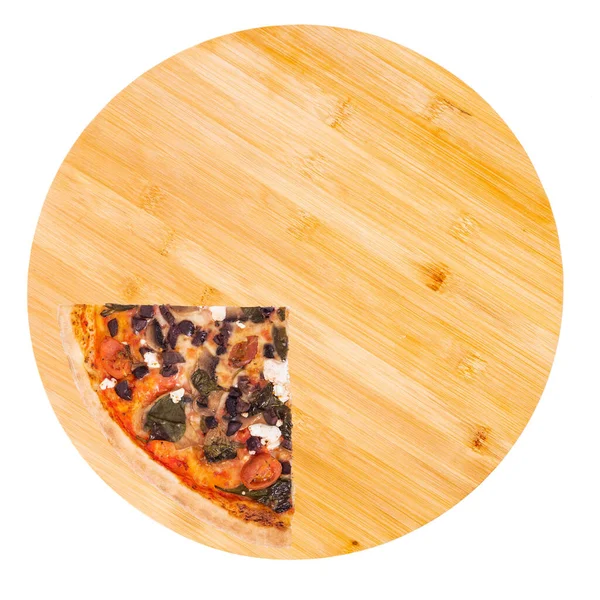 Quarto Gustosa Pizza Con Pomodorini Spinaci Mozzarella Feta Kalamata Funghi — Foto Stock