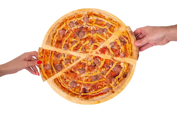 Close Pessoas Mãos Tomando Fatias Pizza Salsiccia Com Salsichas Carne — Fotografia de Stock