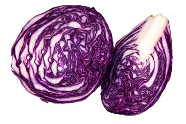 Kırmızı ya da mor lahanaların makro fotoğrafçılığı yarım ve çeyrek kesim, beyaz arka planda izole. Taze çiğ sebze, sağlıklı organik gıda.