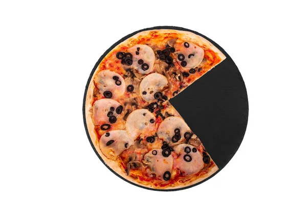 Lahodná Pizza Šunkou Mozzarellou Houbami Olivami Bez Čtvrťáku Kulatém Břidlicovém — Stock fotografie