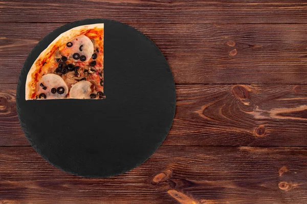 Quarter Italian Pizza Ham Mozzarella Mushrooms Olives Slate Plate Brown — Stock Photo, Image