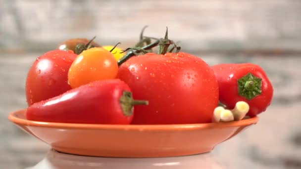 Vista Cerca Las Verduras Decir Los Tomates Rojos Amarillo Junto — Vídeo de stock