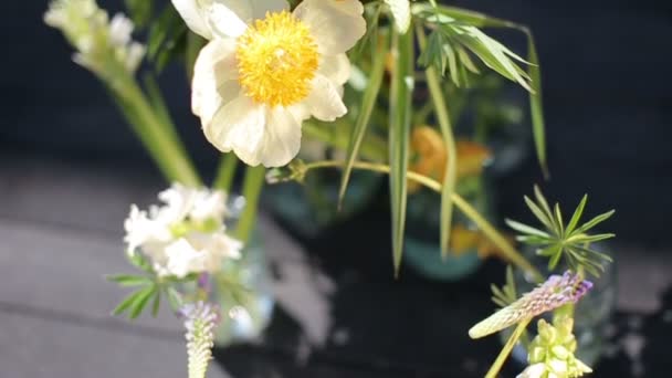 Luxe zomer boeket van bloemen — Stockvideo