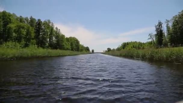 夏のドニエプル虫運河-川沿いの旅行、船のカルマからのpovビュー — ストック動画