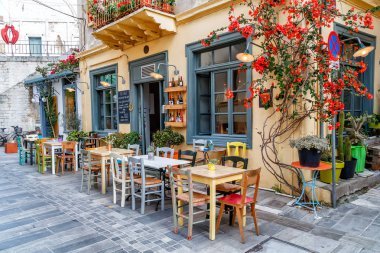 Nafplio, Yunanistan - 10 Mayıs 2017: dış geleneksel lokali restoran, yaya Caddesi Merkez Nafplio, Peloponnese, Yunanistan