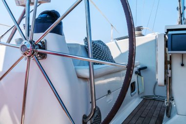 Tekne dış oturma alanı. İç bir yelken yat tekne kokpit