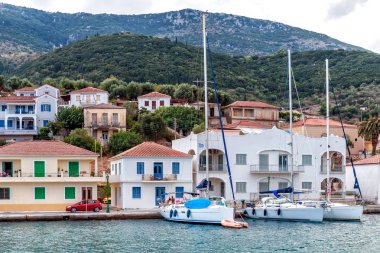 Yat tekne yakındaki kasaba Vathy, Ithaka island, Yunanistan