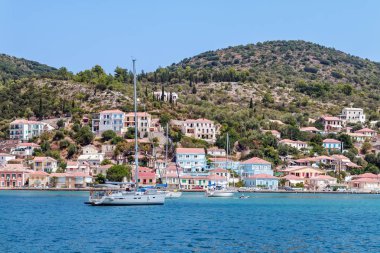 Yat tekne yakındaki kasaba Vathy, Ithaka island, Yunanistan