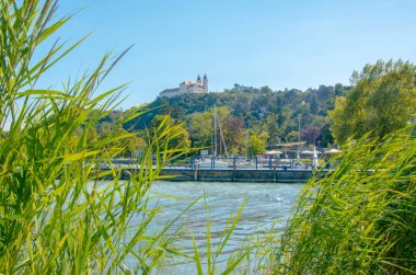 Tihany abbey liman ile