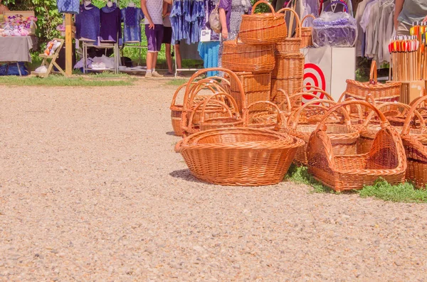 Bast cestas en el mercado de pulgas — Foto de Stock