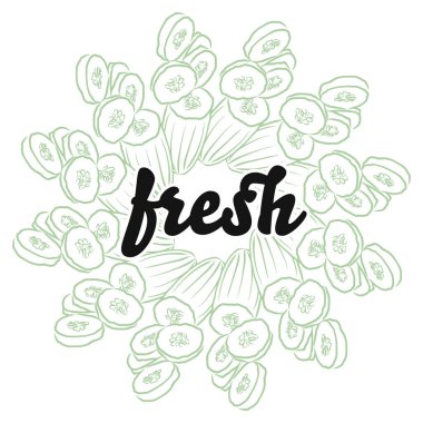 Salatalıkların arka planında yeni bir işaret var. Sanat eserleri için el yapımı sebzelerle yuvarlak kompozisyon.