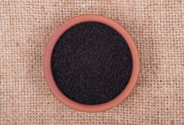 Çamurda kurabiye ve baharat