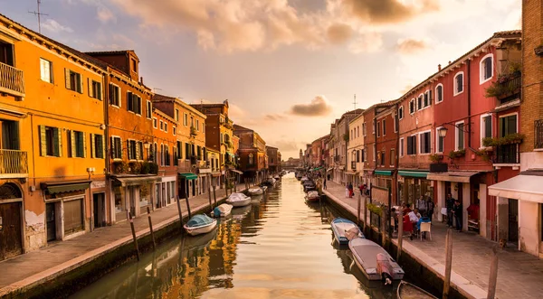 Murano Adası'nda günbatımı Zamanı