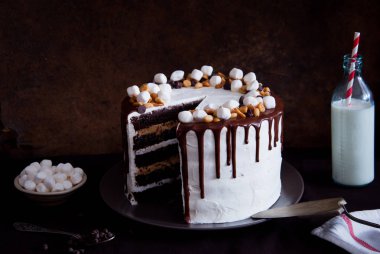 Çikolatalı kek Snickers