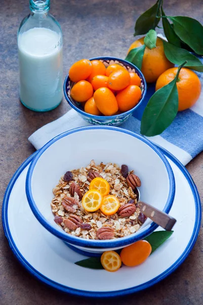 Oatmeal Granola with kumquats — Stock Photo, Image