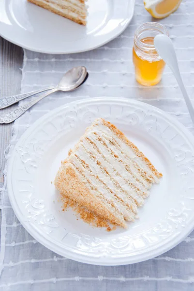 香草奶油蜂蜜蛋糕 — 图库照片