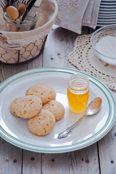 Домашнее сахарное печенье с медом — стоковое фото