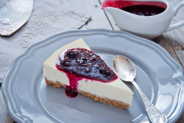 Berry soslu ev yapımı cheesecake