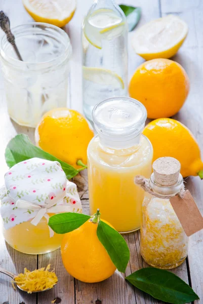 Fresh organic lemons — Stock Photo, Image