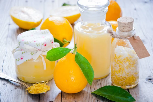 Limoni freschi biologici — Foto Stock