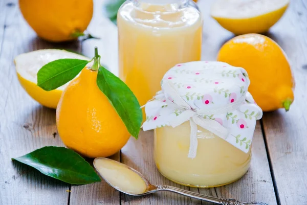 Fresh organic lemons — Stock Photo, Image