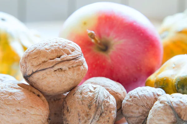 Kış aylarında sağlık korumak için meyve ve sebze gerekli kümesi