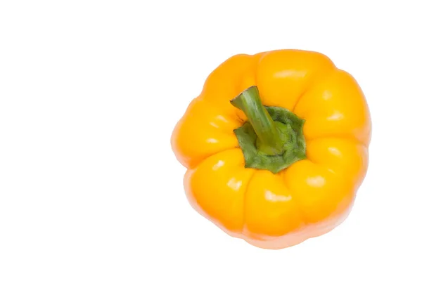 Beyaz arkaplanda sarı dolma biber