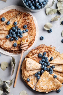 yaban mersini ve bal ile lezzetli gözleme