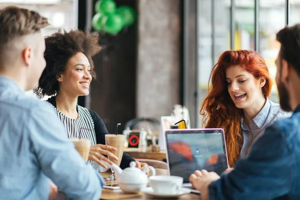 Friends having a great time in the cafe. — Stock Photo, Image