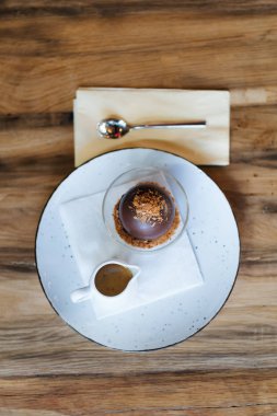 Çikolata küre tatlı 