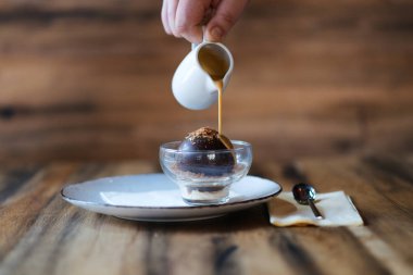 Çikolata küre tatlı 