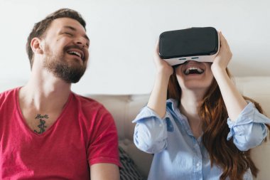 Sanal gerçeklik kullanarak çift 