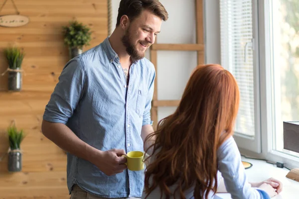 Couple sitting at kitchen — Stock Photo, Image