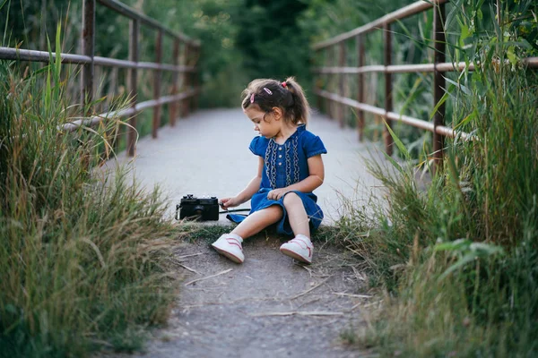 Little girl with camera — Stock Photo, Image