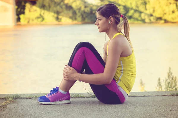 Joven mujer deportiva — Foto de Stock