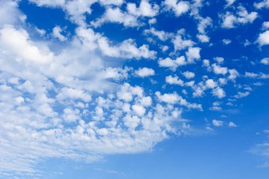 Bulutlu gökyüzü gün ışığı