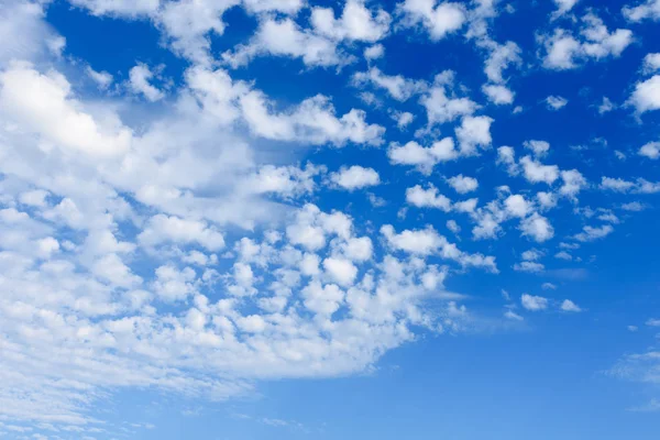 Bulutlu gökyüzü gün ışığı