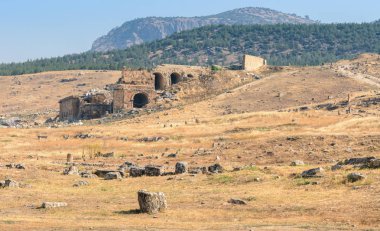 Alan kalıntılar ve taşlar