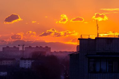 Turuncu şehir günbatımı Sovyet kurma