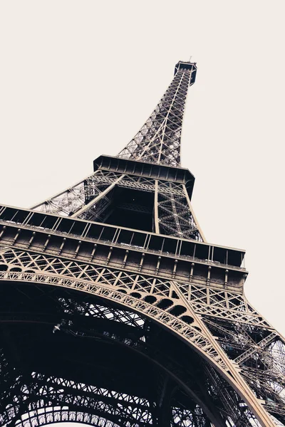 Eiffelturm in paris, frankreich - diagonal — Stockfoto