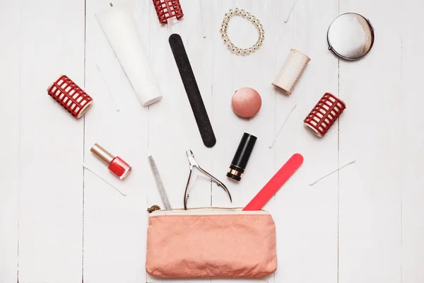 Kız fashionista küçük çanta milyon öğelerinize koyabilirsiniz.